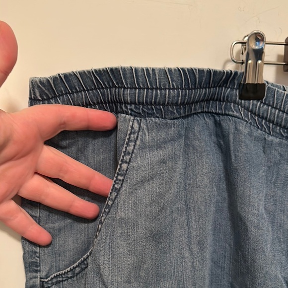 Universal Thread Blue Jean Colored Shorts Relaxed Fit - Picture 3 of 6